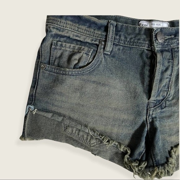Free People Denim Cut-off Shorts in Emerald Acid Wash 25 - Picture 4 of 10